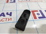 Кнопка стеклоподъемника переднего правого Opel Astra H 13228709.
