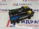 Блок предохранителей Opel Astra (H) 13220832