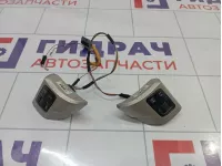 Блок кнопок в рулевое колесо Opel Astra (H) 13234174