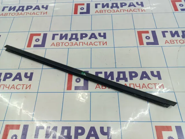 Уплотнитель стекла двери заднего правого Opel Corsa D 5154226