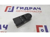 Блок управления стеклоподъемниками Opel Zafira 2 6240381.