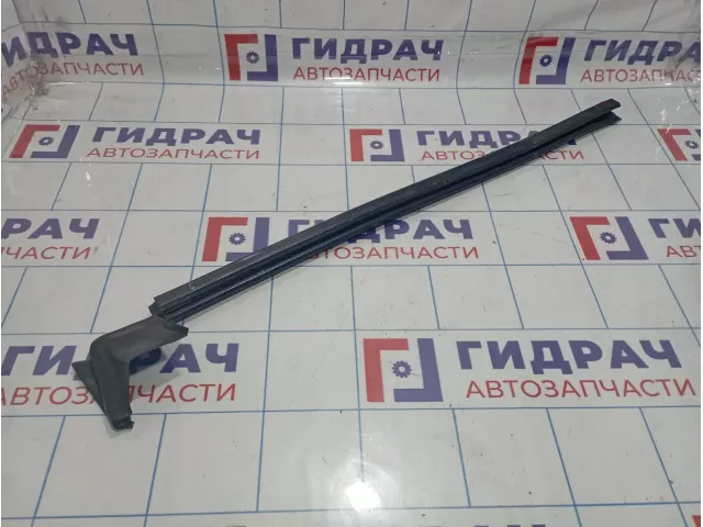 Уплотнитель стекла двери переднего левого Volkswagen Passat CC 3C8837471B5AP