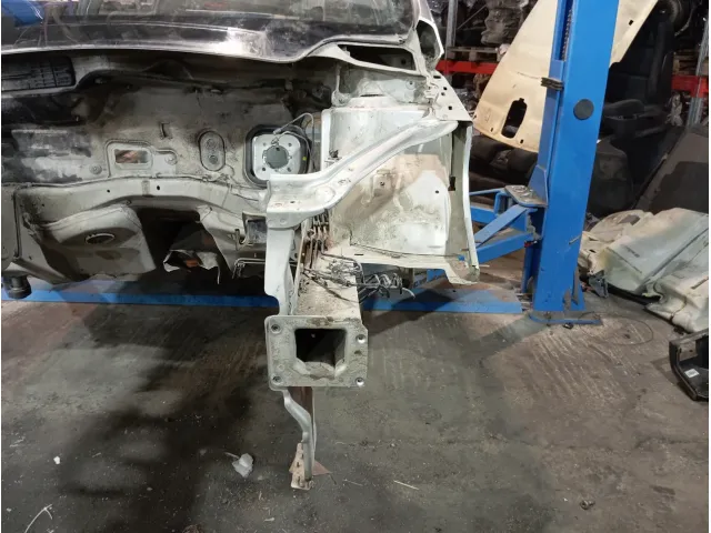 Лонжерон левый Peugeot 307