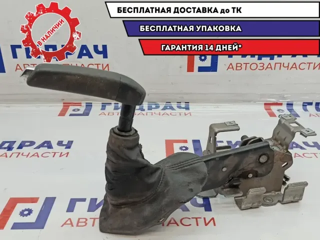 Рычаг стояночного тормоза Peugeot 308 4701C7. Потертость, дефект чехла.