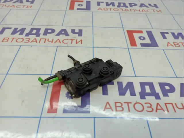 Блок клапанов пневмоподвески Land Rover Range Rover Sport (L320) RVH000055