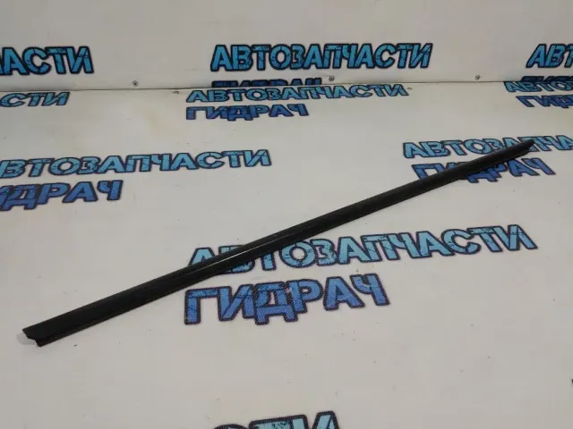 Накладка стекла переднего правого Renault Logan 2 808206884R.