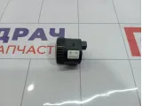 Кнопка многофункциональная Renault Duster 8200796642