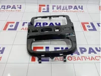 Рамка магнитолы Renault Duster 682607294R