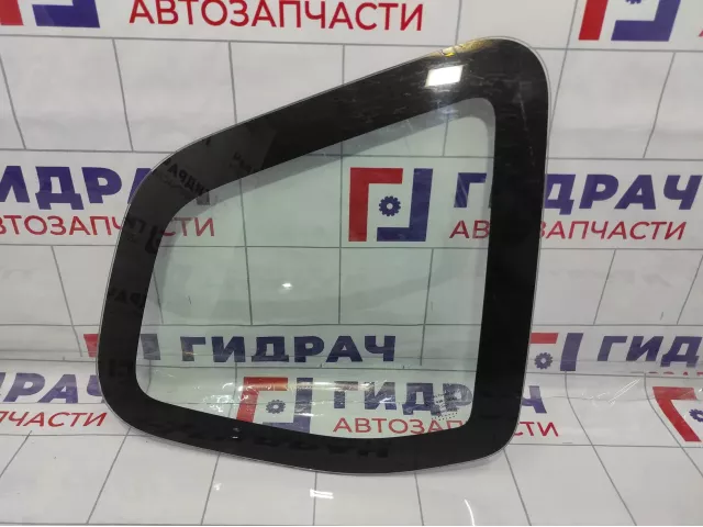 Стекло кузовное глухое правое Renault Duster 833066196R