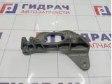 Кронштейн опоры КПП Renault Duster 8200805803