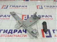 Стеклоподъемник механический задний правый Renault Duster 8200733831