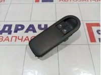 Блок управления стеклоподъемниками Renault Duster 8200108269