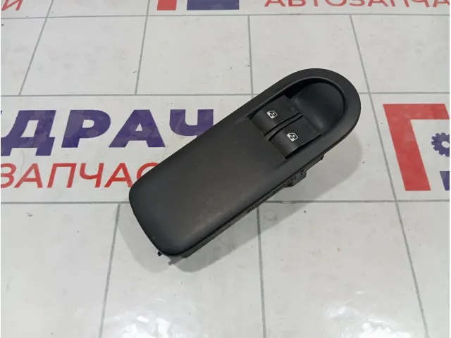Блок управления стеклоподъемниками Renault Duster 8200108269