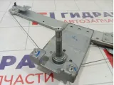 Стеклоподъемник механический задний правый Renault Duster 8200733830