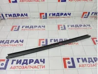Уплотнитель стекла переднего правого Renault Duster 8200760255