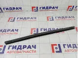Уплотнитель стекла переднего правого Renault Duster 8200760255