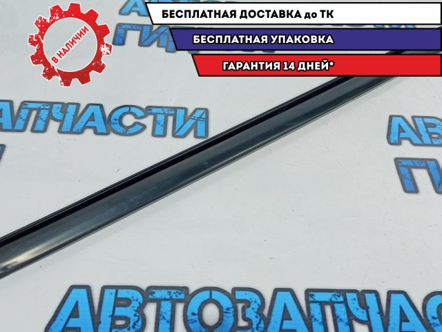 Уплотнитель стекла передней правой двери Renault Duster 8200760255.
