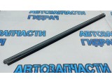 Уплотнитель стекла передней правой двери Renault Duster 8200760255.