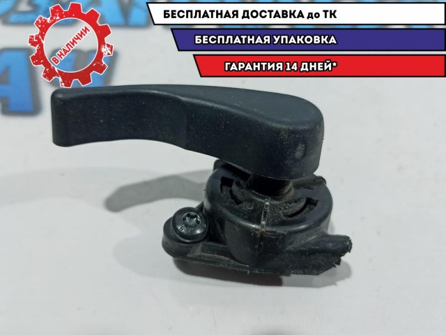 Ручка открывания капота Renault Duster 8200274233. Сломано крепление.