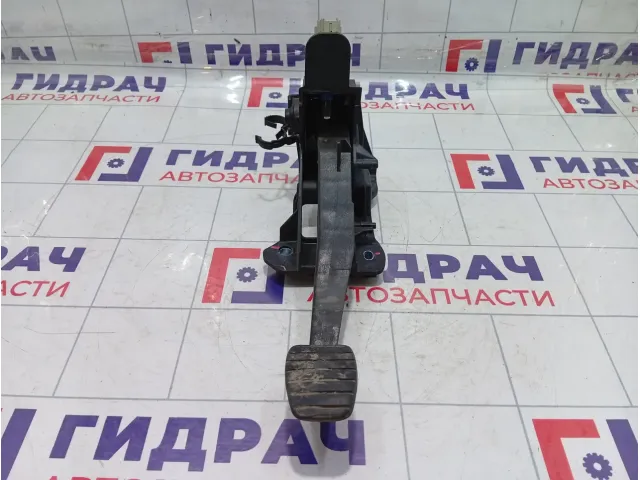 Педаль сцепления Renault Duster 465037621R
