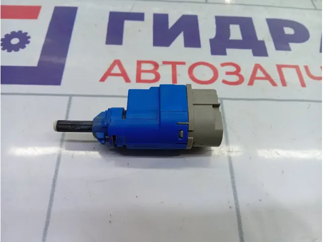 Выключатель концевой педали сцепления Renault Duster 253255192R