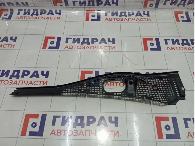 Решетка под лобовое стекло (Жабо) правая Renault Duster 6001546859