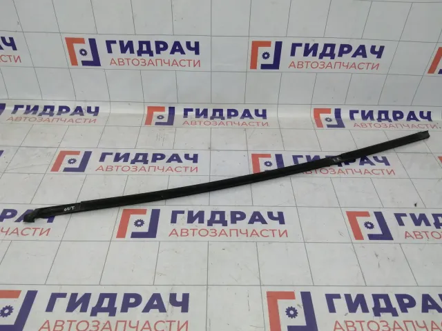 Накладка стекла заднего правого Renault Fluence 828200161R