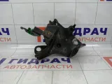 Кронштейн балки задней левый Renault Fluence 432150010R