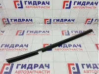 Уплотнитель стекла заднего правого Renault Fluence 823300027R