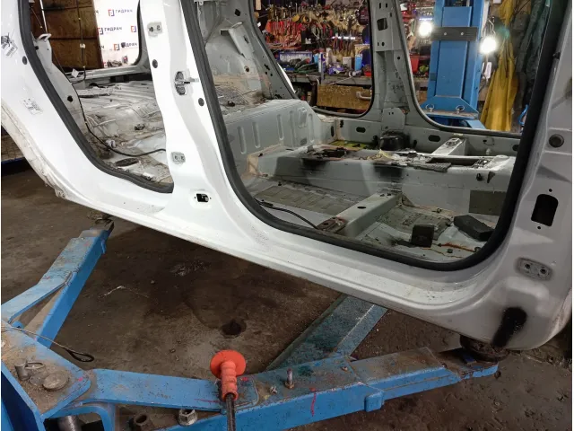 Порог со стойкой правый Renault Kaptur