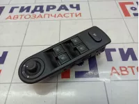 Блок управления стеклоподъемниками Renault Kaptur 254118722R