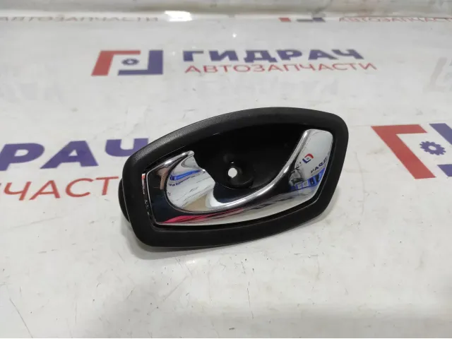 Ручка задней двери внутренняя левая Renault Kaptur 826730001R.