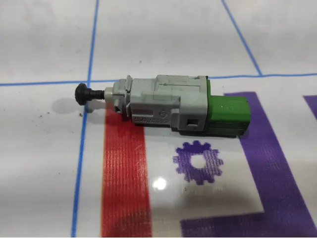 Датчик педали сцепления Renault Kaptur 8200276360.