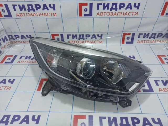 Фара правая Renault Kaptur 260108765R