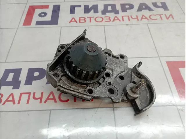 Насос водяной (помпа) Renault Logan 7701478018