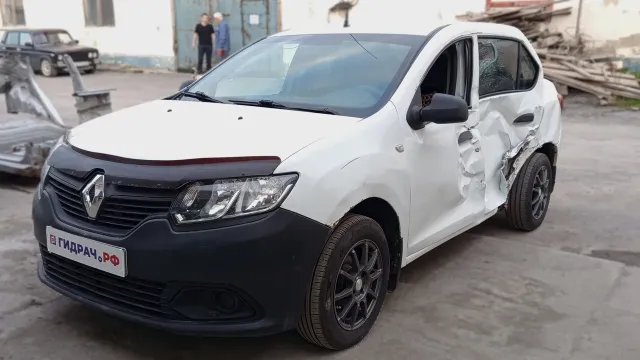 Автомобиль Renault Logan  в разборе