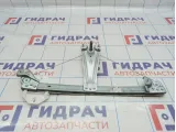 Стеклоподъемник задний правый Renault Logan 2 827202131R. Механический.