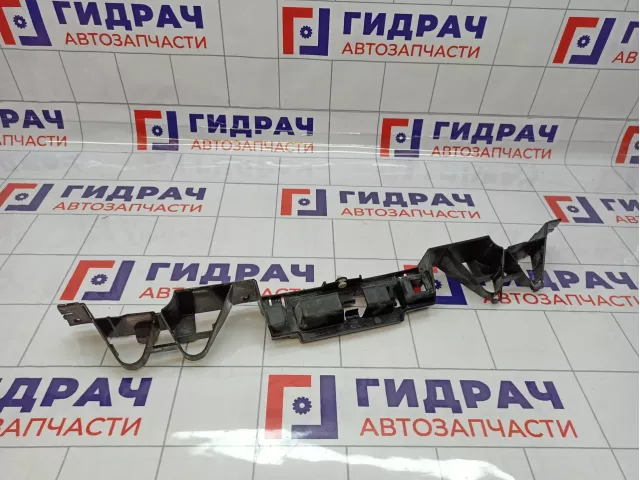 Направляющая заднего бампера Renault Megane 2 8200146040