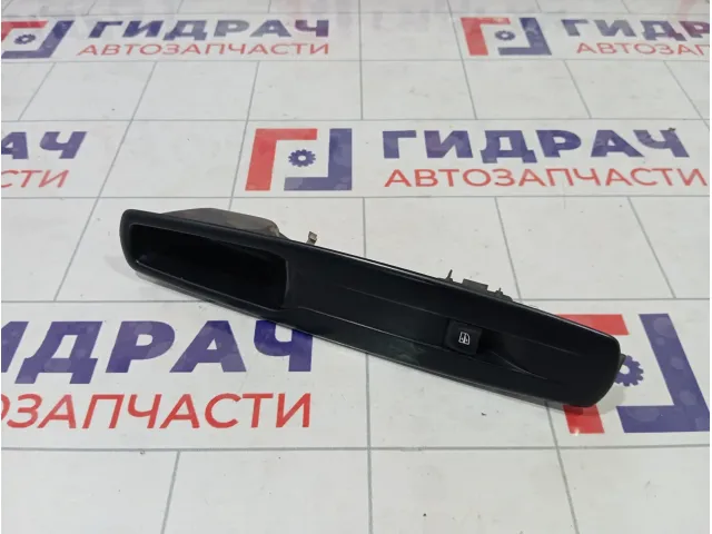 Кнопка стеклоподъемника переднего правого Renault Megane 809600018R