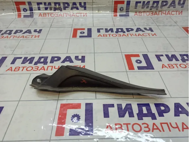 Накладка решетки стеклоочистителя правая Renault Megane 668620027R