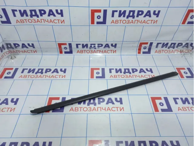 Накладка стекла переднего правого наружная Renault Symbol (LB) 8200753750