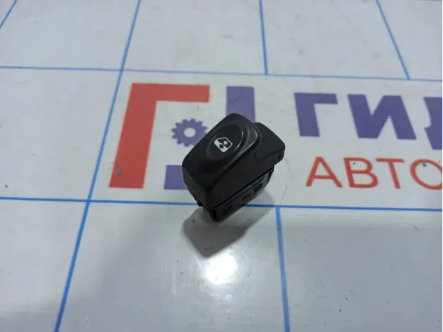 Кнопка стеклоподъемника Renault Symbol (LB) 8200467795