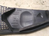 Решетка под лобовое стекло левая Renault Sandero 2011 8200825457 Отличное состояние