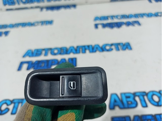 Кнопка стеклоподъемника Skoda Fabia 2 5J0959855.