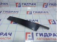 Накладка двери передней правой Skoda Octavia (A7) 5E0837902