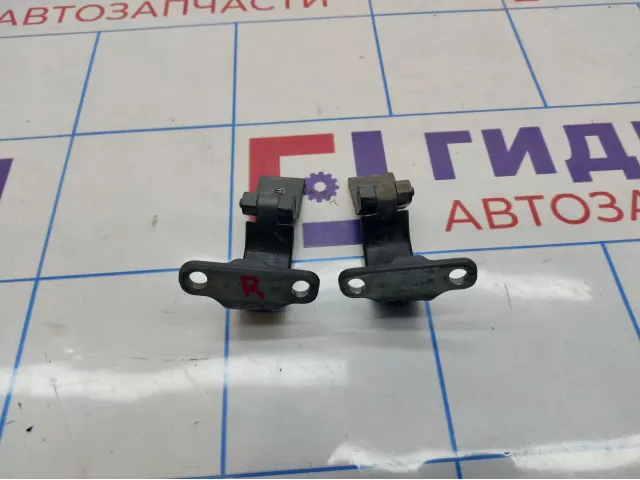 Петли двери багажника Skoda Rapid (NH3)