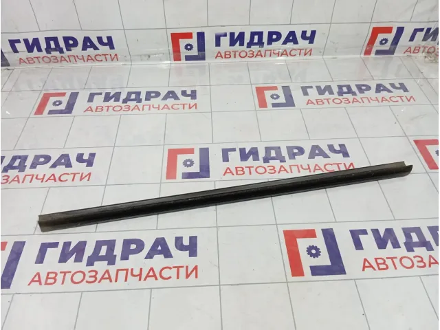 Уплотнитель стекла заднего правого Skoda Rapid (NH3) 5JA839480B