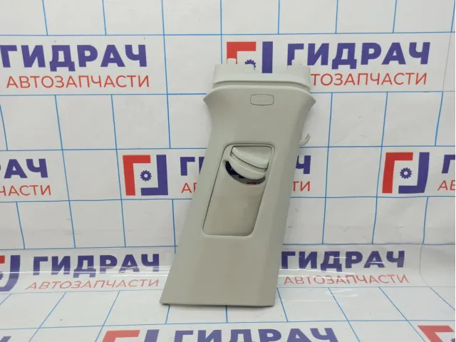 Обшивка стойки средней правой верхняя Skoda Rapid (NH3) 5JA867244B. Потертость.