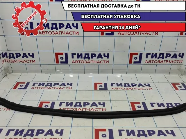 Уплотнитель капота (на жабо) Skoda Rapid 6V0823723A.