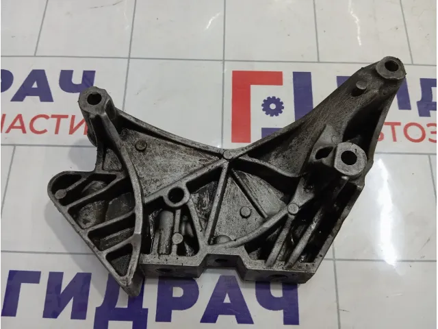 Кронштейн двигателя правый Skoda Superb 06J199207P